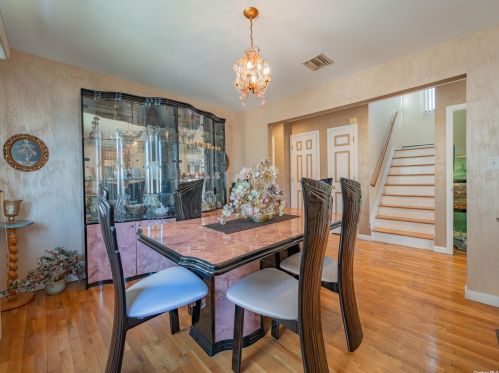 9 Old Broadway, New Hyde Park NY  11040-5012 exterior