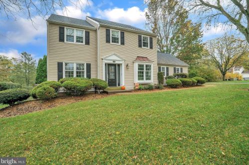 15 Indian Summer Dr, Southampton, PA 18966-2753