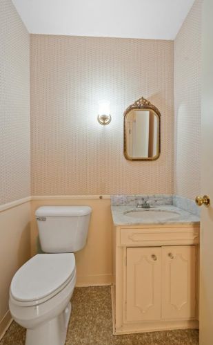 2925 Waubenoor Dr, Green Bay WI  54301-1526 exterior