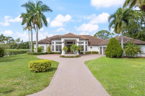 8131 Woodsmuir Dr, West Palm Beach, FL 33412-1646