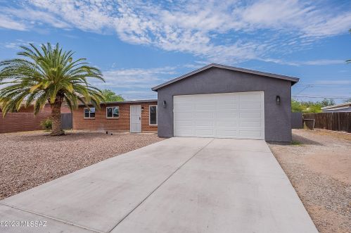 6520 Calle Herculo, Tucson AZ  85710-5620 exterior