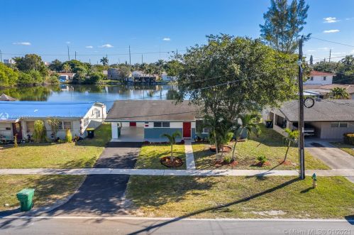 223 12th Ave, Dania Beach, FL 33004-3516
