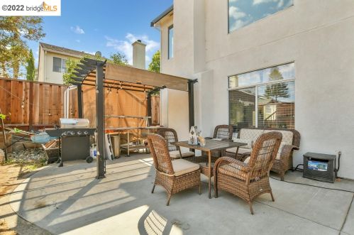 2060 Springbrook Ct, Oakley CA  94561-4113 exterior