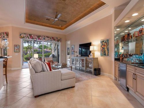 5976 Hammock Isles Cir, Naples, FL 34119-4649