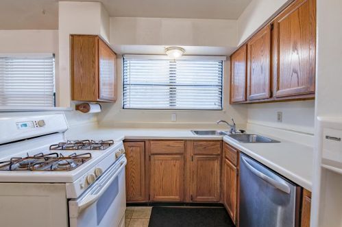 1903 Dennis St, Irving TX 75062-4362 exterior