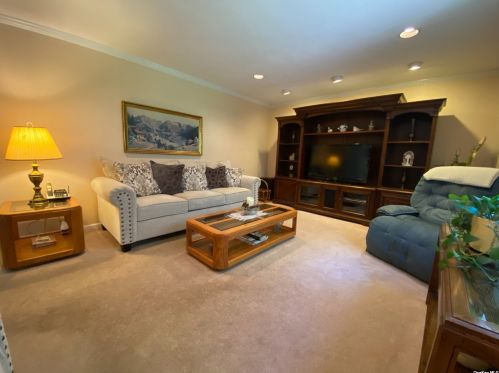 18 Stonehurst Ln, Huntington Station NY  11746-7932 exterior