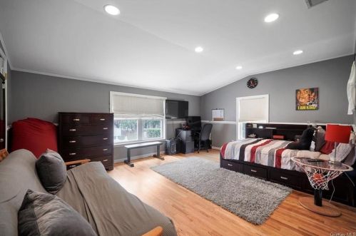 80 Friendly Rd, Mahopac NY  10541-1922 exterior