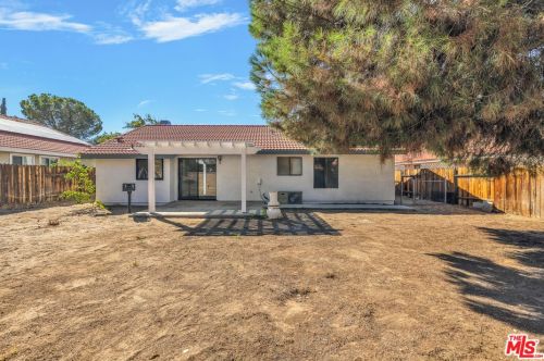 1621 Lingard St, Lancaster CA 93535-3442 exterior