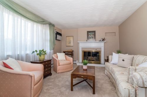 15 Greenleaf Rd, Natick, MA 01760-3115