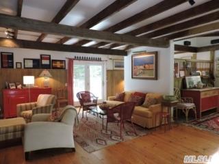 262 Main St, West Hampton Beach NY  11978-2706 exterior