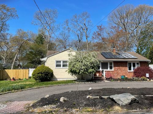 38 Old Stump Rd, Brookhaven, NY 11719-9588