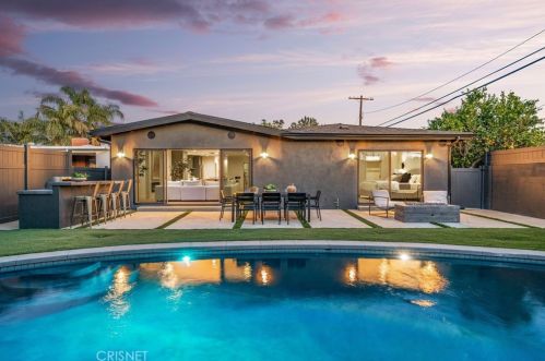 5503 Costello Ave, Van Nuys CA  91401-5706 exterior