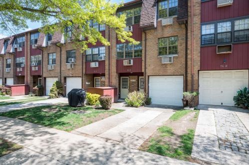 15639 78th St, Jamaica, NY 11414-2515