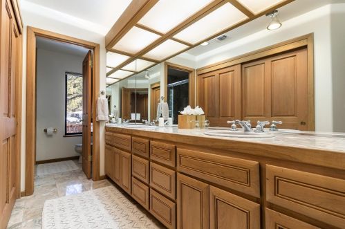 315 Skidder Trl, Truckee CA  96161-3930 exterior