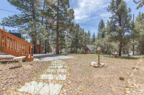355 Cinderella Dr, Big Bear City CA  92314-9798 exterior