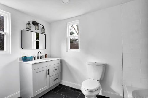 829 Bailey Hill Rd, Killingly CT  06241-1836 exterior