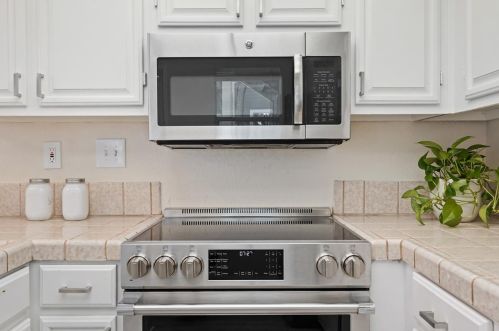 858 Boardwalk Pl, Redwood City CA  94065-1806 exterior