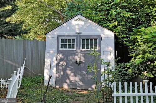 357 Locust Grove Dr, Purcellville VA  20132-3285 exterior