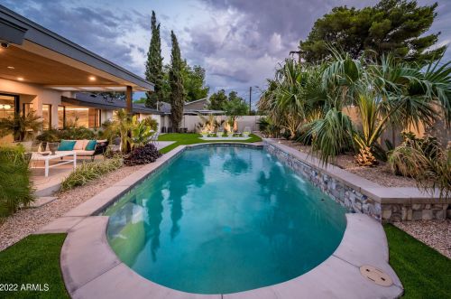 4601 Earll Dr, Phoenix AZ  85031-3711 exterior