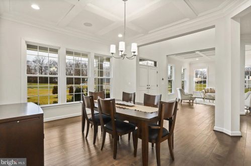 10244 Forest Lake Dr, Great Falls VA  22066-3609 exterior