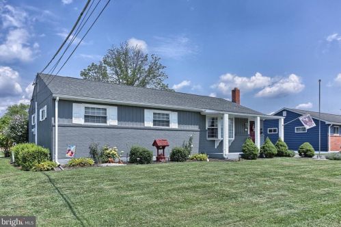 16 Cedarhurst Ln, Camp Hill, PA 17011-7905