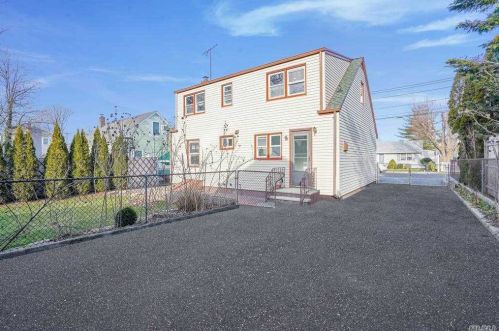 17 Caldwell St, Huntington Station NY 11746-1859 exterior