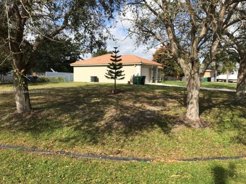 265 Dalton Cir, Fort Pierce FL  34953-5847 exterior