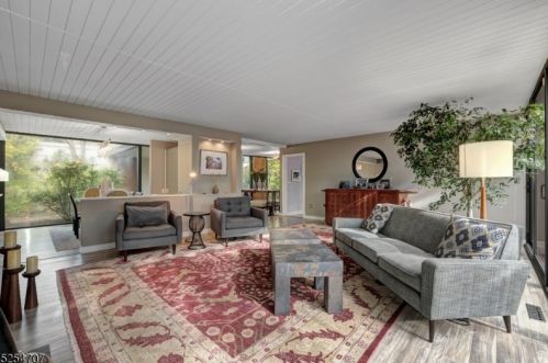 12 Robinwood Dr, West Paterson NJ  07424-2320 exterior