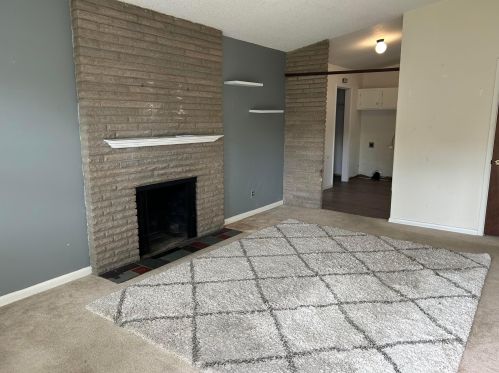 2910 Dennis Ln, Darbydale, OH 43123-2405