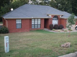 72 16th Pl, Russellville, AR 72801-7107