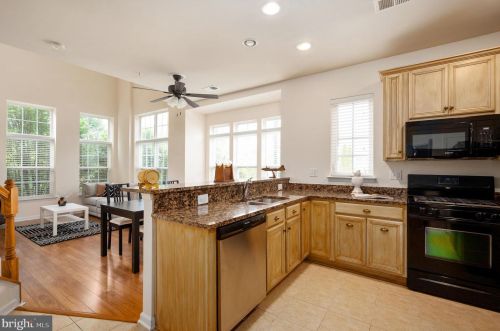 14586 Marlow St, Gainesville VA  20155-4033 exterior