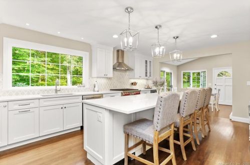 157 Parry Rd, New Canaan, CT 06840-6552