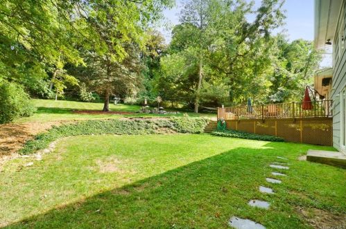 11 Hillview Dr, Pleasantville, NY 10570-2030