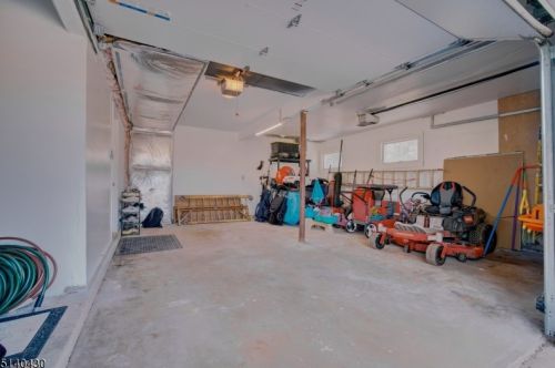 1 Pinewood Ct, Flemington NJ 08822-4909 exterior