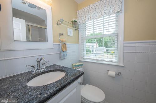 614 Westwind Dr, Berwyn PA  19312-1144 exterior