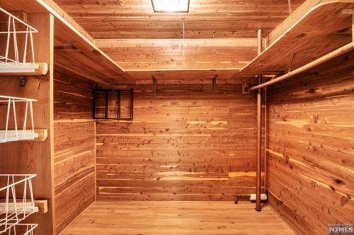 491 James St, N Milford NJ  07646-1023 exterior