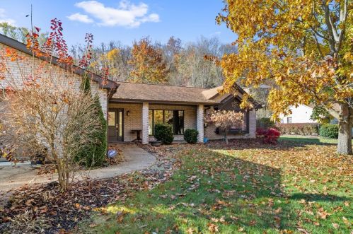 17 Brookside Dr, Mc Donald PA  15057-4401 exterior