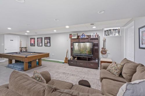 5924 Elderberry Dr, Orefield PA  18069-8811 exterior