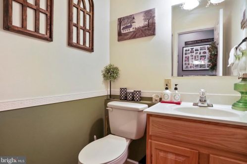 52 Oak Crest Dr, Richmond National Battlefiel VA  22835-1579 exterior