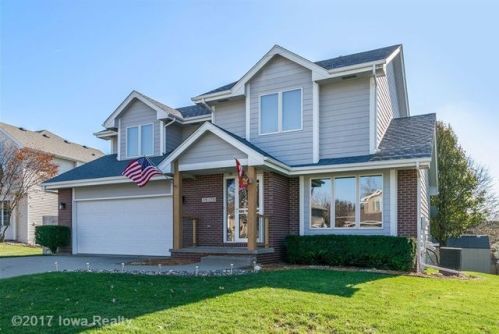 15170 Hawthorn Dr, Des Moines, IA 50325-7872