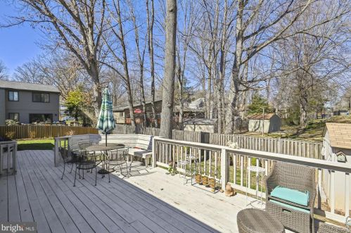 1512 Sadlers Wells Dr, Herndon VA  20170-2838 exterior