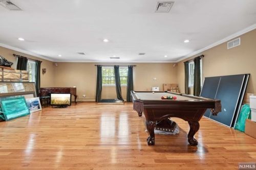 1 Springwood Ter, Kinnelon NJ  07405-2166 exterior