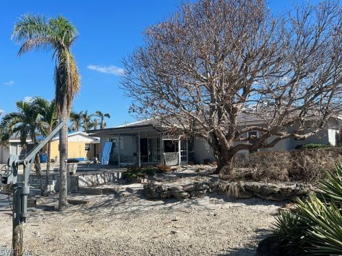 201 Randy Ln, Fort Myers Beach, FL 33931-4009