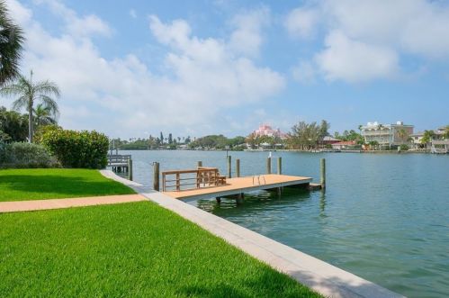 3730 Belle Vista Dr, Saint Petersburg, FL 33706-2627