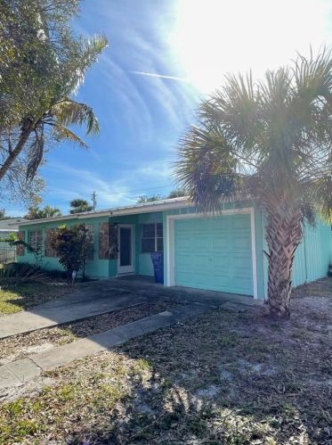 619 4th Pl, Vero Beach, FL 32962-1618