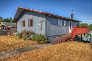 1240 Michael St, Waldport, OR 97394-9208