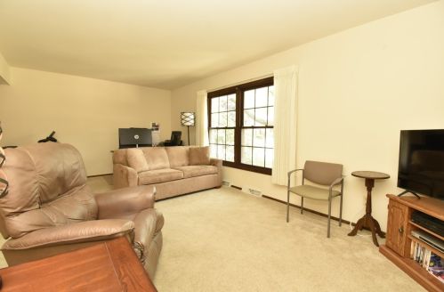 2310 Saratoga Rd, Waukesha, WI 53186-1614