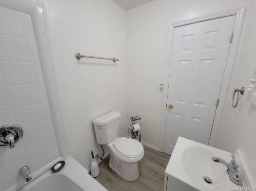 82 Ridgewood Ave, Middletown NY  10940-3415 exterior