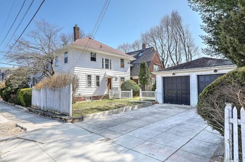 310 Elmgrove Ave, Providence RI  02906-4252 exterior