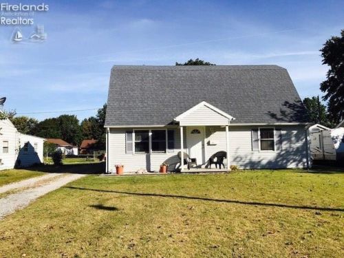 111 Pfieffer Ave, Clyde, OH 43410-1810